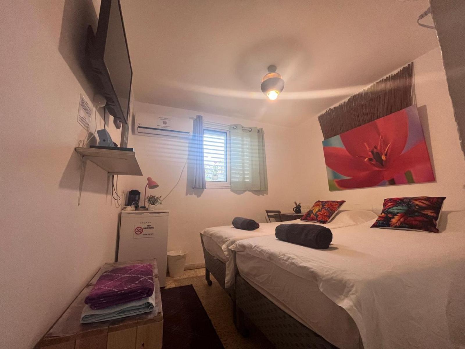 The Lowest Place On Earth B&B Neot HaKikar Екстер'єр фото